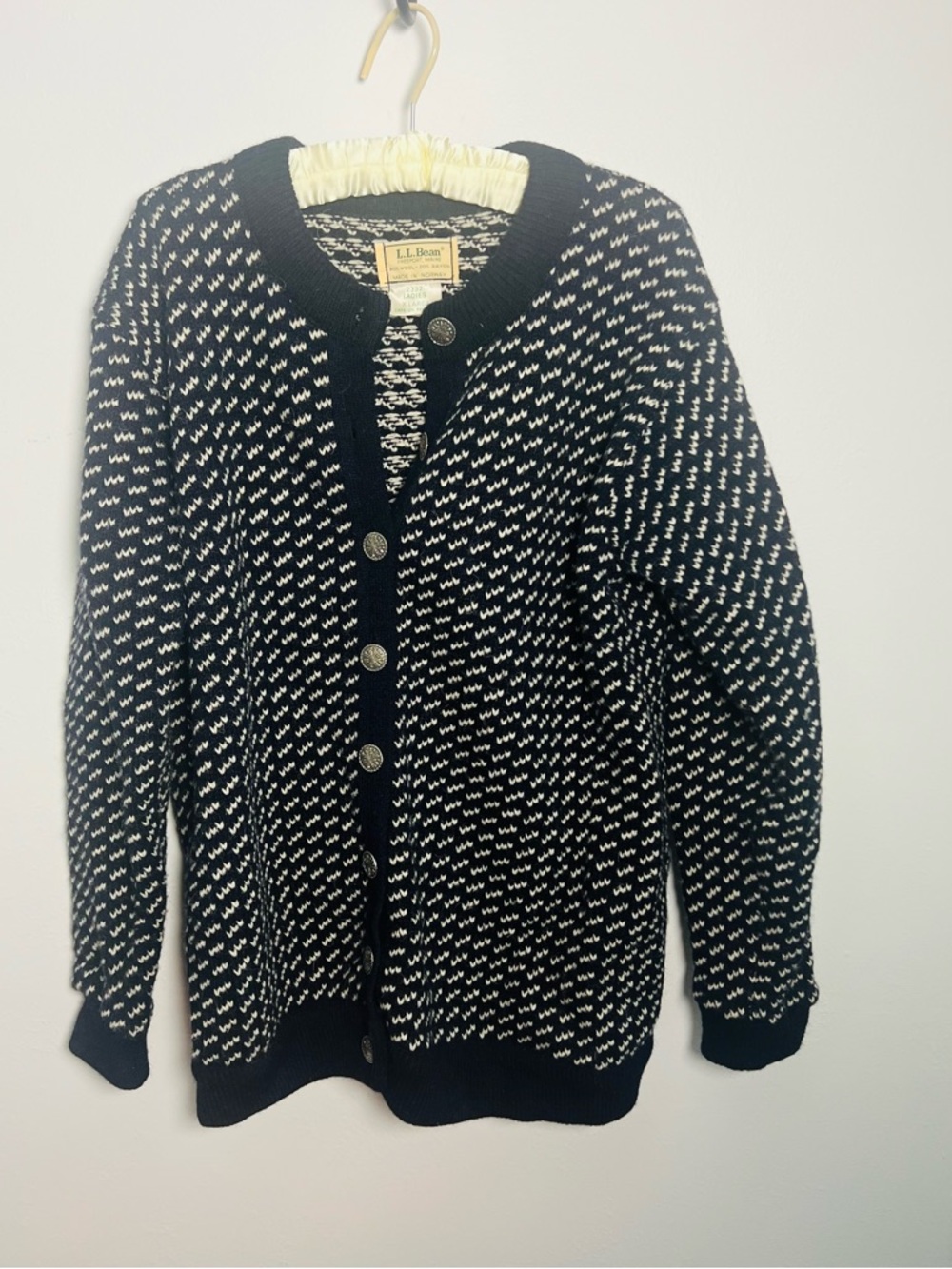 L.L. Bean Vintage Women’s 100% wool made in Norway Cardigan Sweater